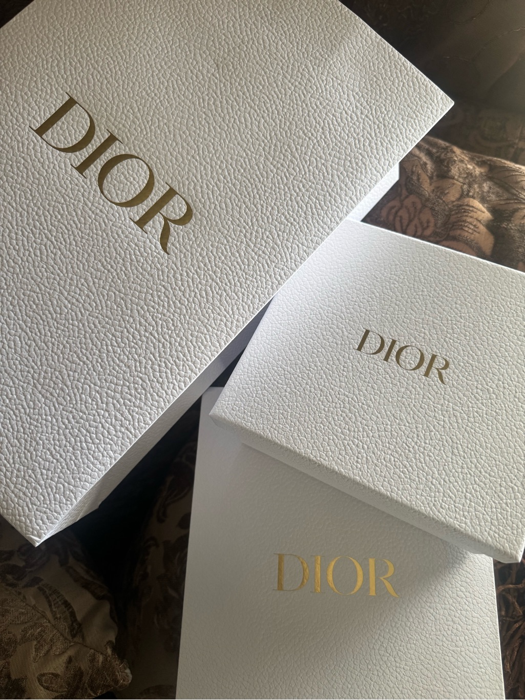 Dior White Gift BoxesBag With Gold Logo